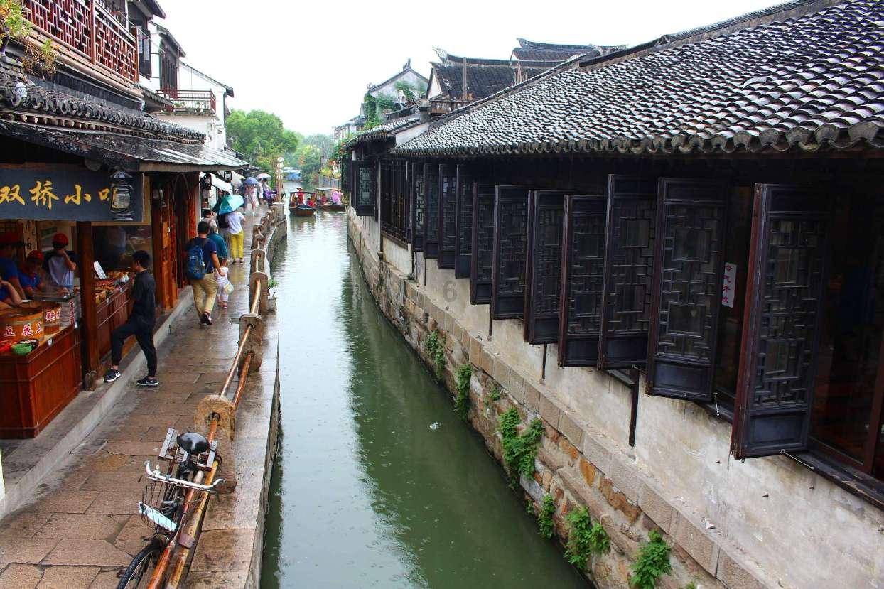 逃离地下古寺庙